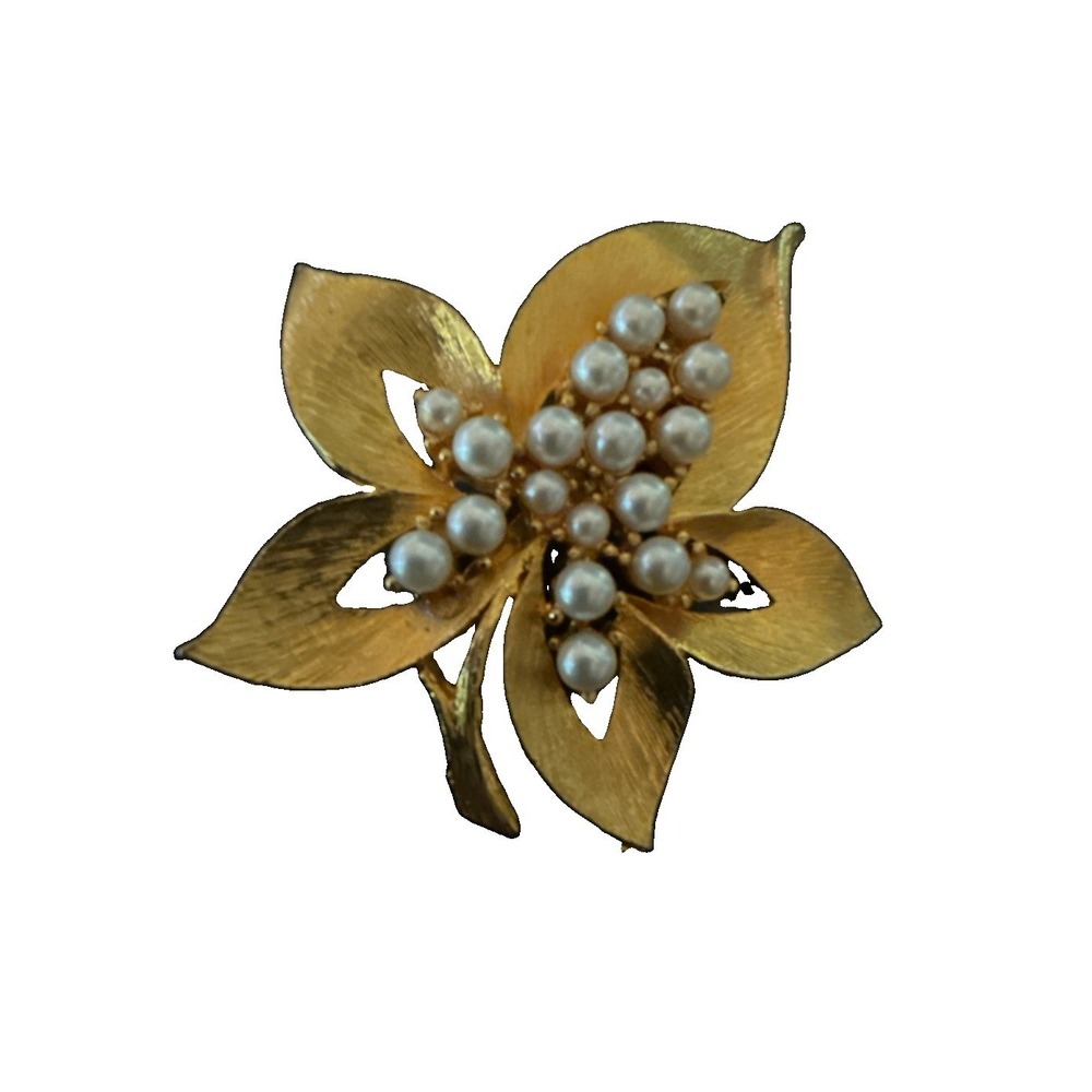 VTG Gold Tone Flower Brooch Faux Pearl Cluster Center Statement Pin